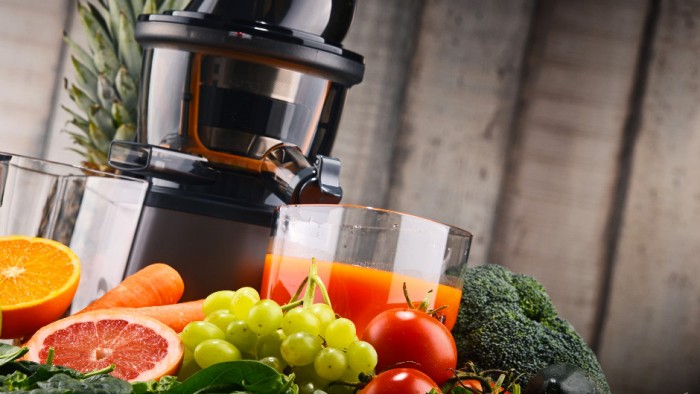 Préparez vos propres jus de fruits avec cet extracteur de jus qui